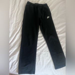 BLACK NIKE SWEATPANTS